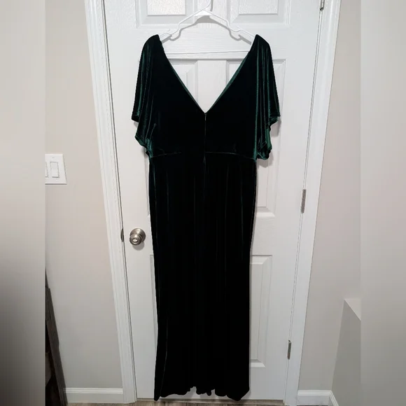 Revelry, Gwen Velvet Bridesmaid Dress, Size 20, Emerald, Formal A-Line Gown - threedaughtersproperties.com Revelry, Gwen Velvet Bridesmaid Dress, Size 20, Emerald, Formal A-Line Gown - threedaughtersproperties.com